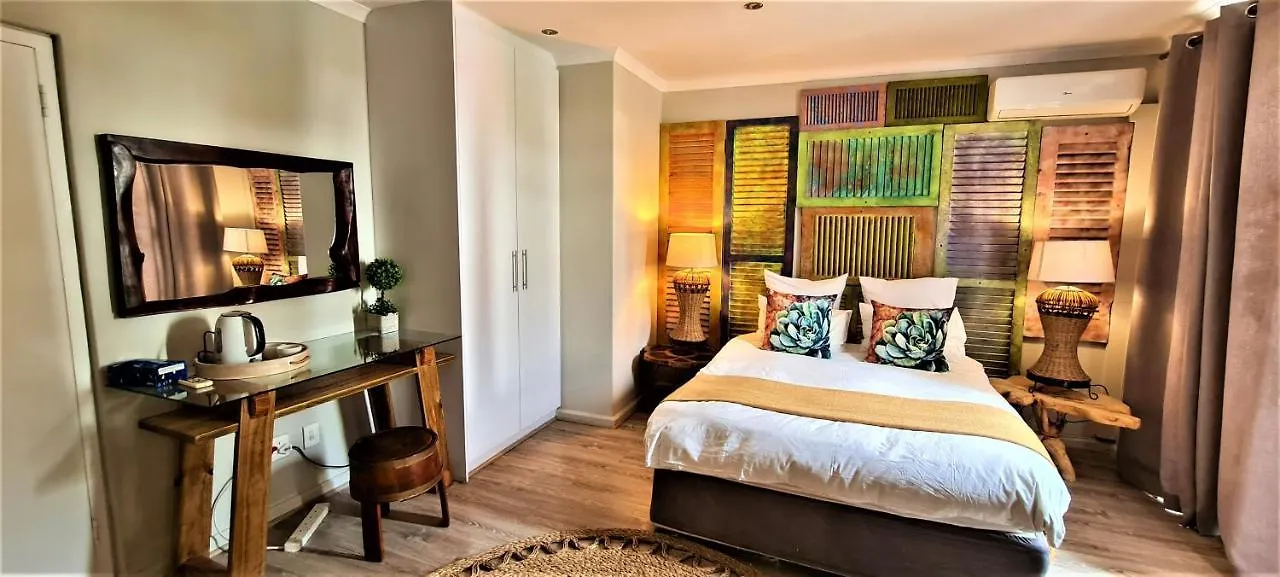 **** Guest house African Groove Camps Bay Cape Town South Africa