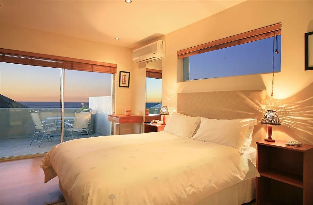 **** Guest house African Groove Camps Bay Cape Town South Africa